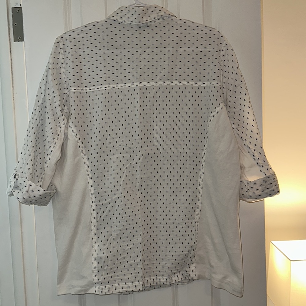 NWOT Collection L Button Top - Picture 6 of 10